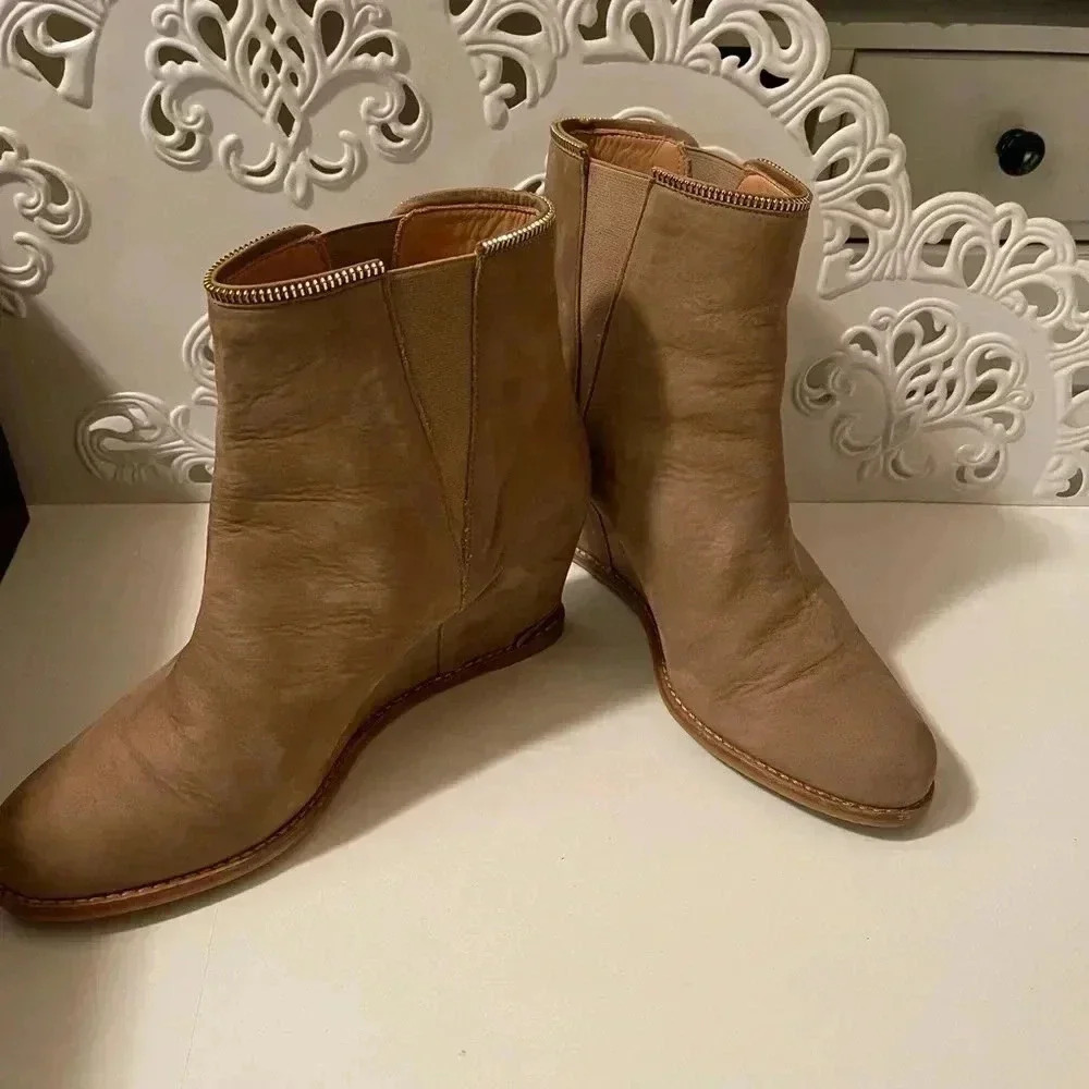 Sturt Weitzman  tan color suede leather booties come with box - Picture 11 of 15